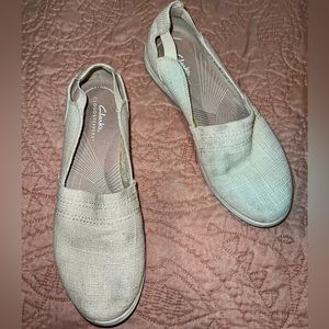 Neutral Clark’s Cloudsteppers Slip On Women’s Shoes, Size 8.5 US